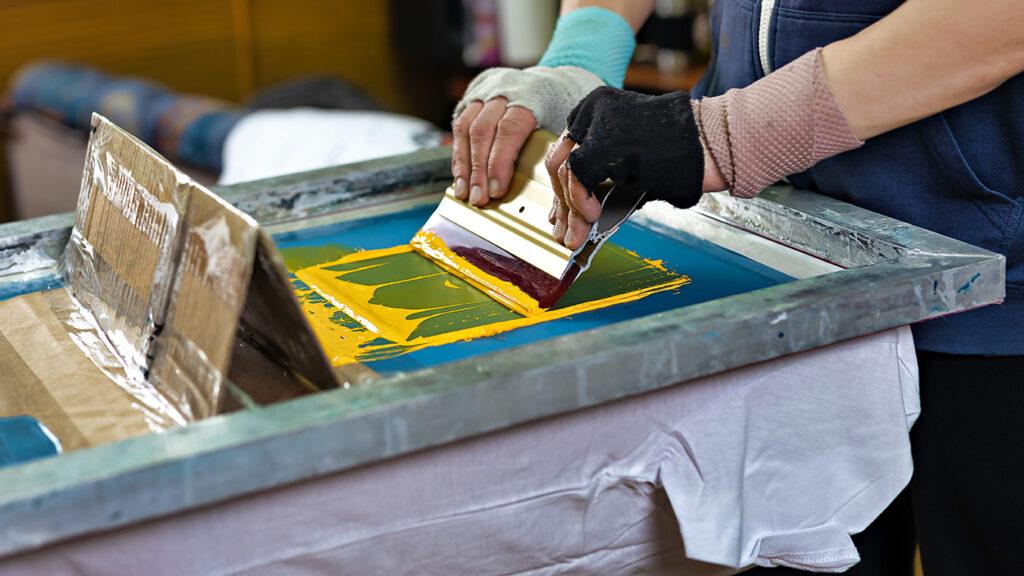 DTF vs DTG vs Screen Printing: Which T-Shirt Printing Method is Best for Your Business? 1 Screen Print Process